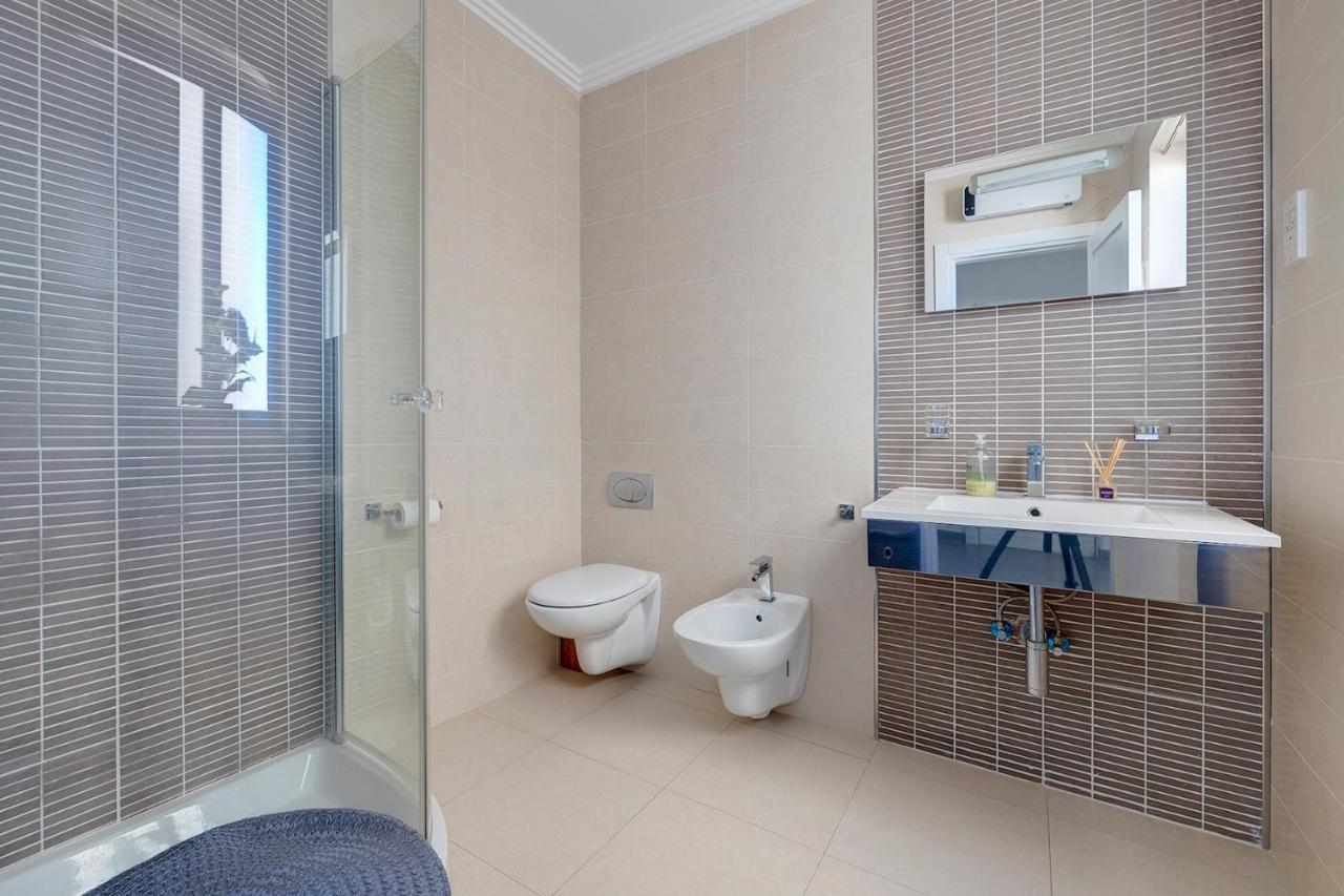 סליאמה Perfect Location Idyllic 2Br Apartment מראה חיצוני תמונה